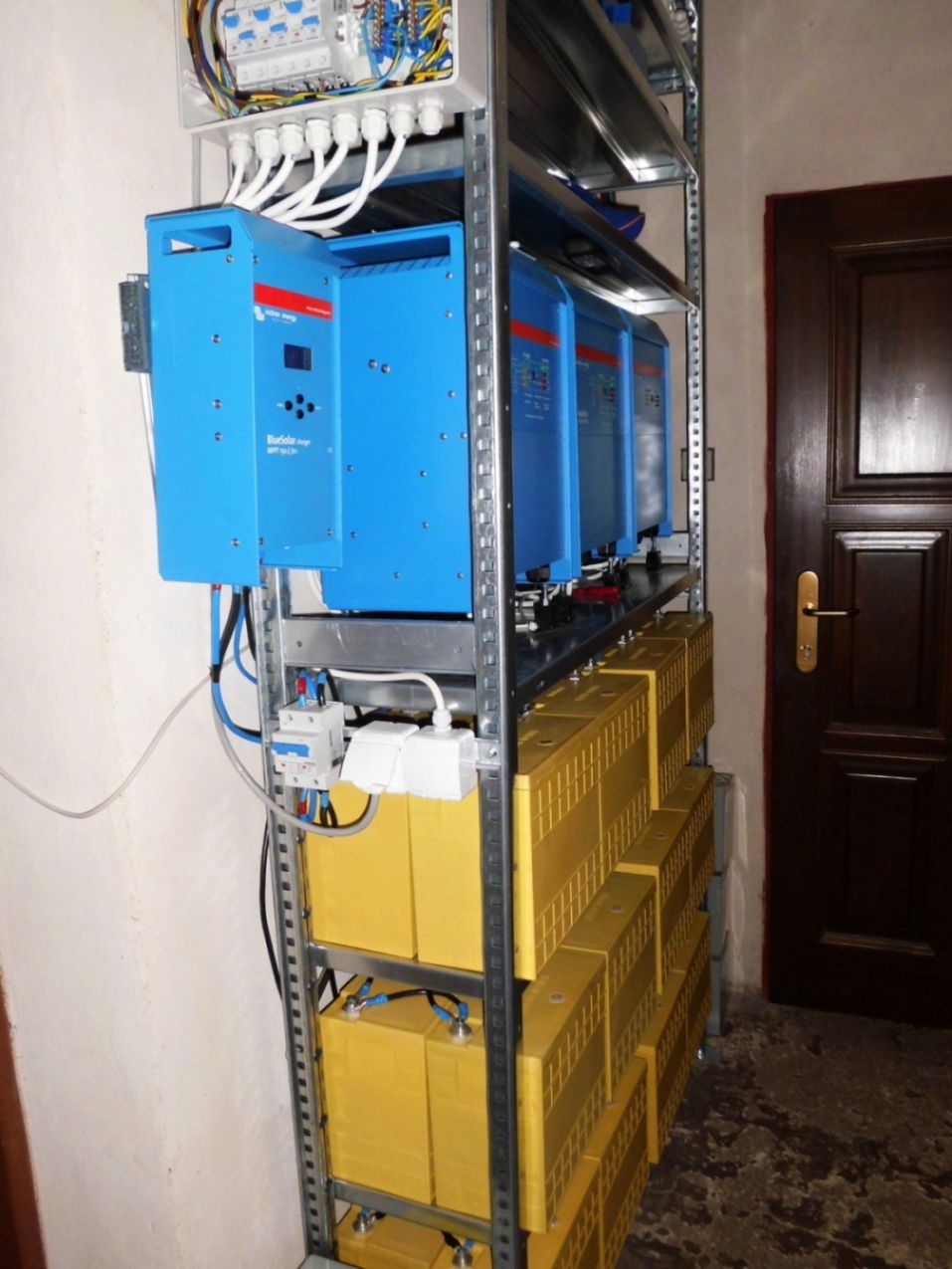 Victron Energy (5).JPG